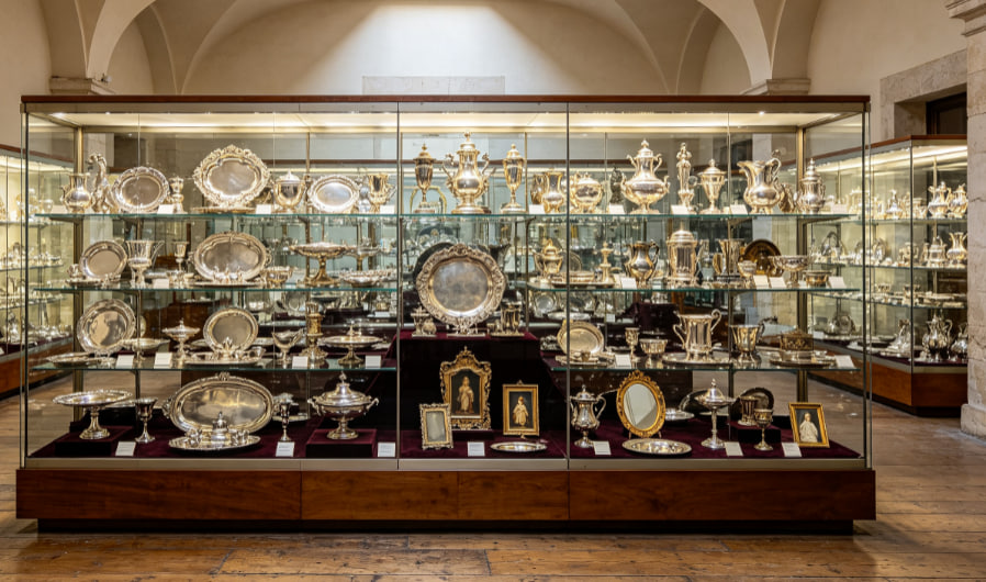 Oggetti metallici e argenteria da tavola